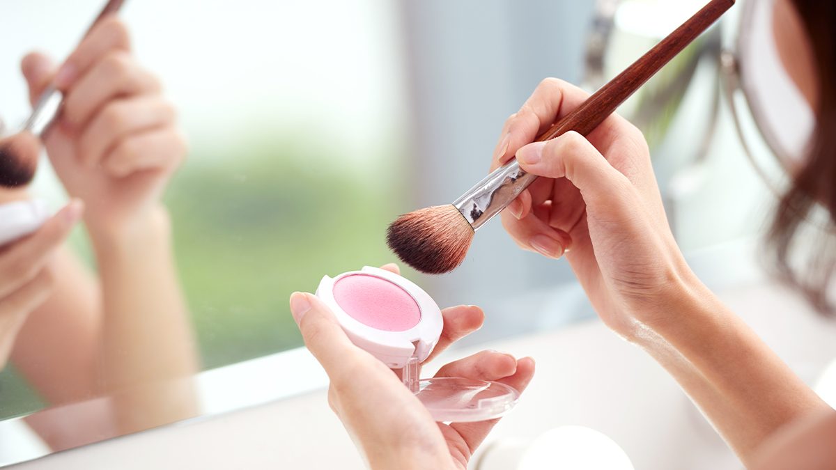 A técnica que te permitirá rejuvenescer apenas com o blush 1 A técnica que te permitirá rejuvenescer apenas com o blush