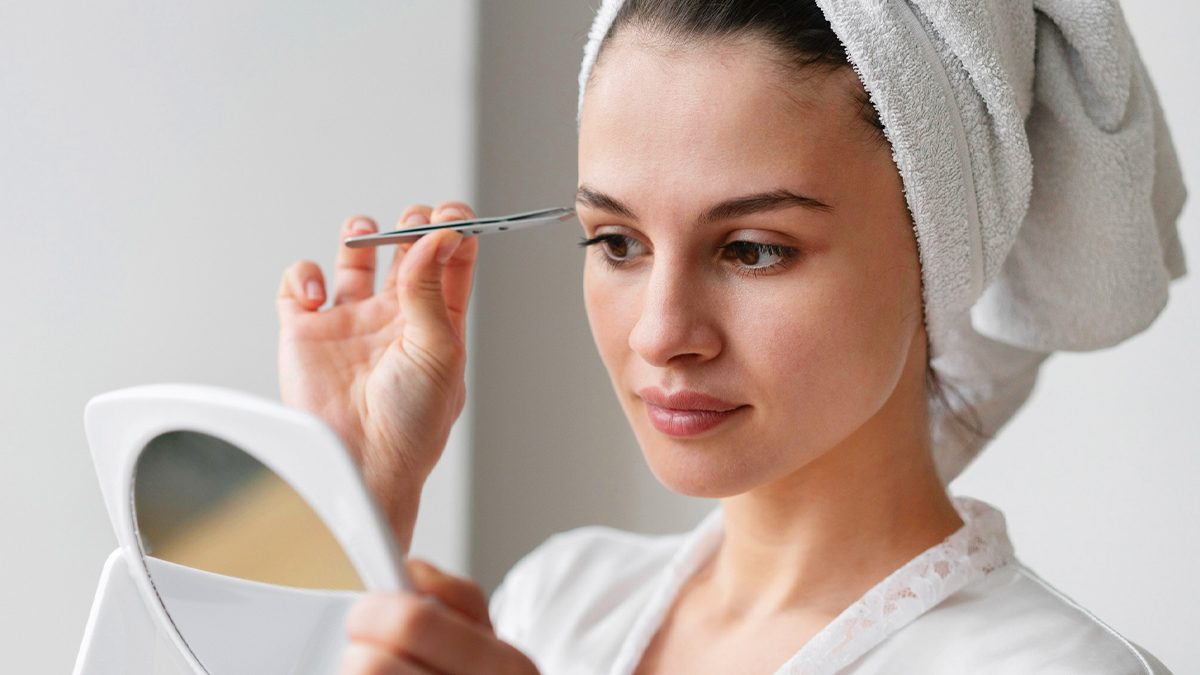 Depilação com pinça: como fazer corretamente e zonas onde deves (ou não) usá-la 1 Depilação com pinça: como fazer corretamente e zonas onde deves (ou não) usá-la