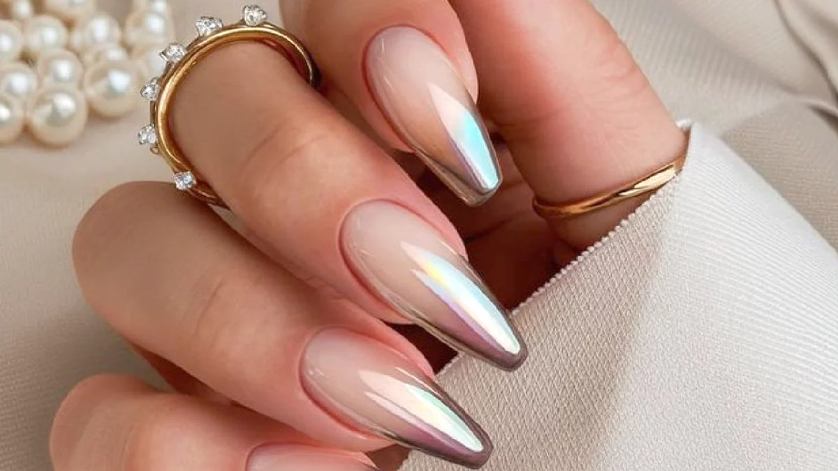 Unhas chrombré: descobre a tendência de manicure que está a conquistar tudo e todos 1 Unhas chrombré: descobre a tendência de manicure que está a conquistar tudo e todos