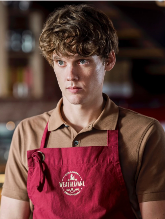 Maquilhagens fáceis da série Wednesday para recriares neste Halloween 2026 6 Tyler Galpin