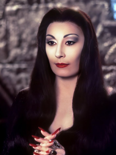 Maquilhagens fáceis da série Wednesday para recriares neste Halloween 2026 3 morticia addams edited