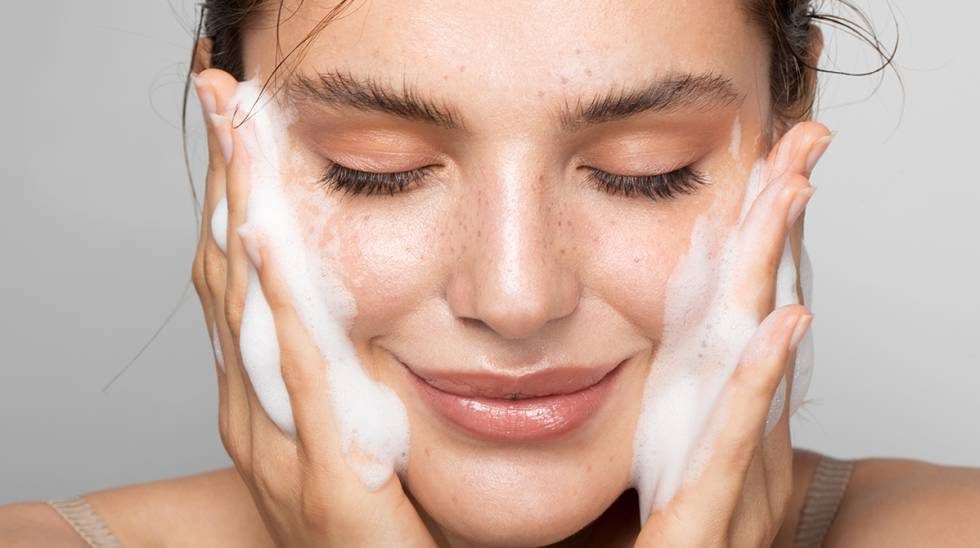 Los mejores productos para tu rutina de limpieza facial en 2026