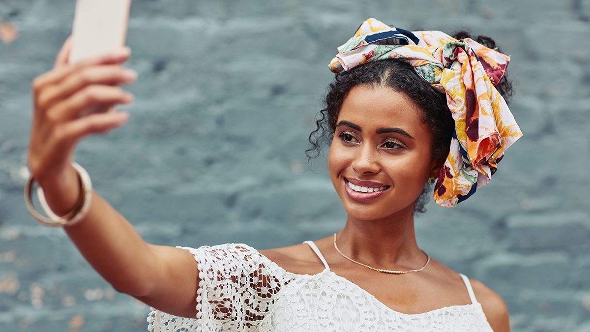 5 peinados con pañuelo (muy fáciles) para un look distinto