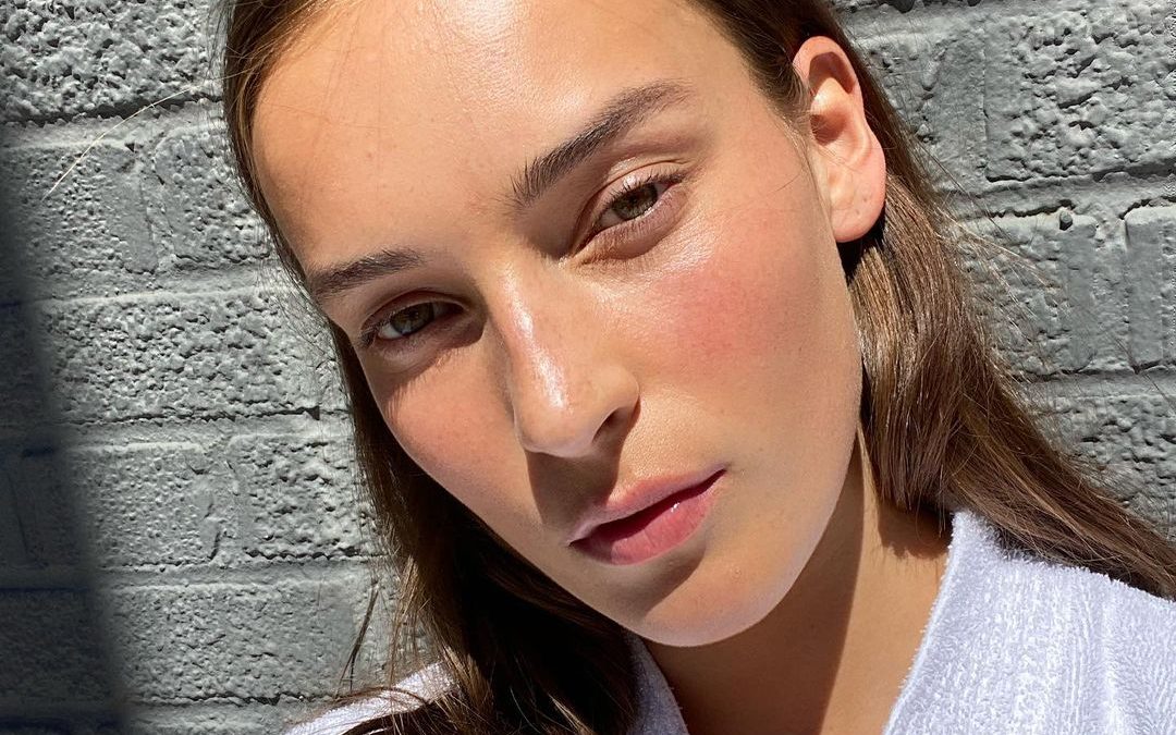 Esta crema facial en textura gel es ideal para las chicas que viven en la ciudad porque protege de la contaminación