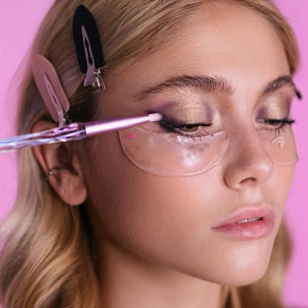 Con estas plantillas adhesivas te maquillarás los ojos como una profesional