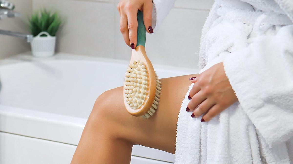 Cómo combatir la celulitis con un cepillo exfoliante