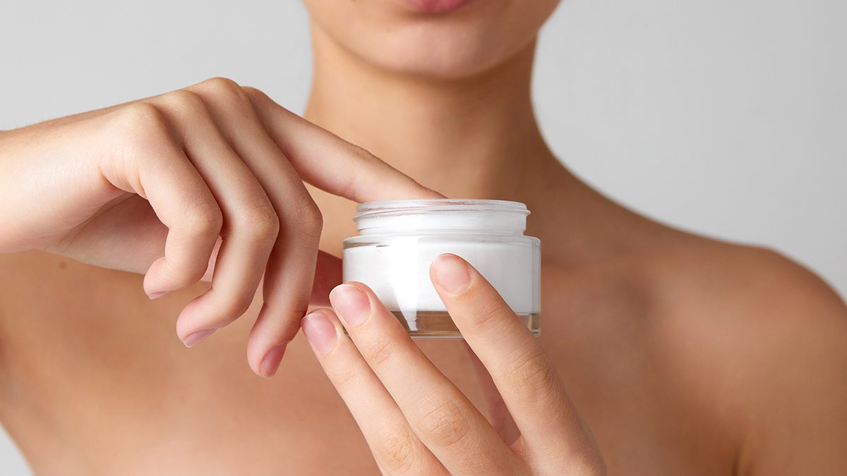 Recomendadas por dermatólogos: 17 cremas hidratantes para decir adiós a la piel seca