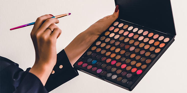 Te contamos por qué el maquillaje caduca