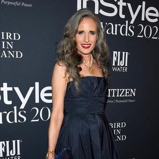Las mechas platinadas son la tendencia de este año que aporta luminosidad al rostro (y además es perfecta para disimular las canas)