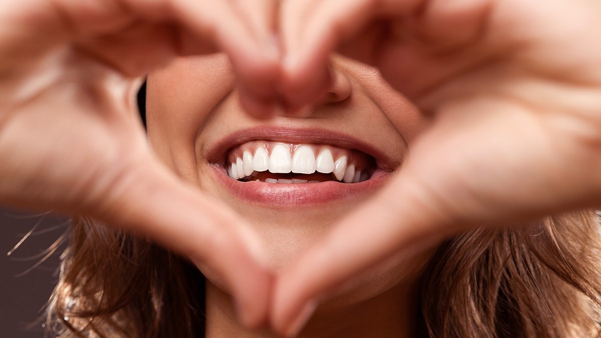 Bicarbonato de sodio para unos dientes blancos: cómo usarlo bien