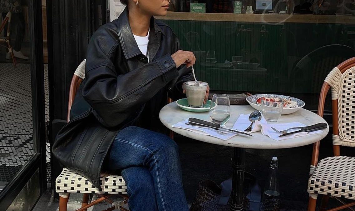 Ficha estos moños altos que son tendencia y que puedes llevar de la oficina a una cena con amigas