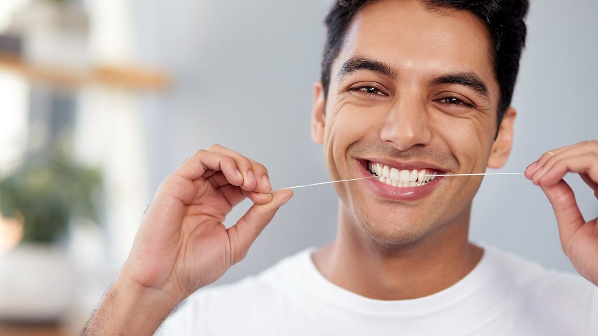 Por qué deberías usar hilo dental: resolvemos todas tus dudas y te contamos cuáles son los mejores