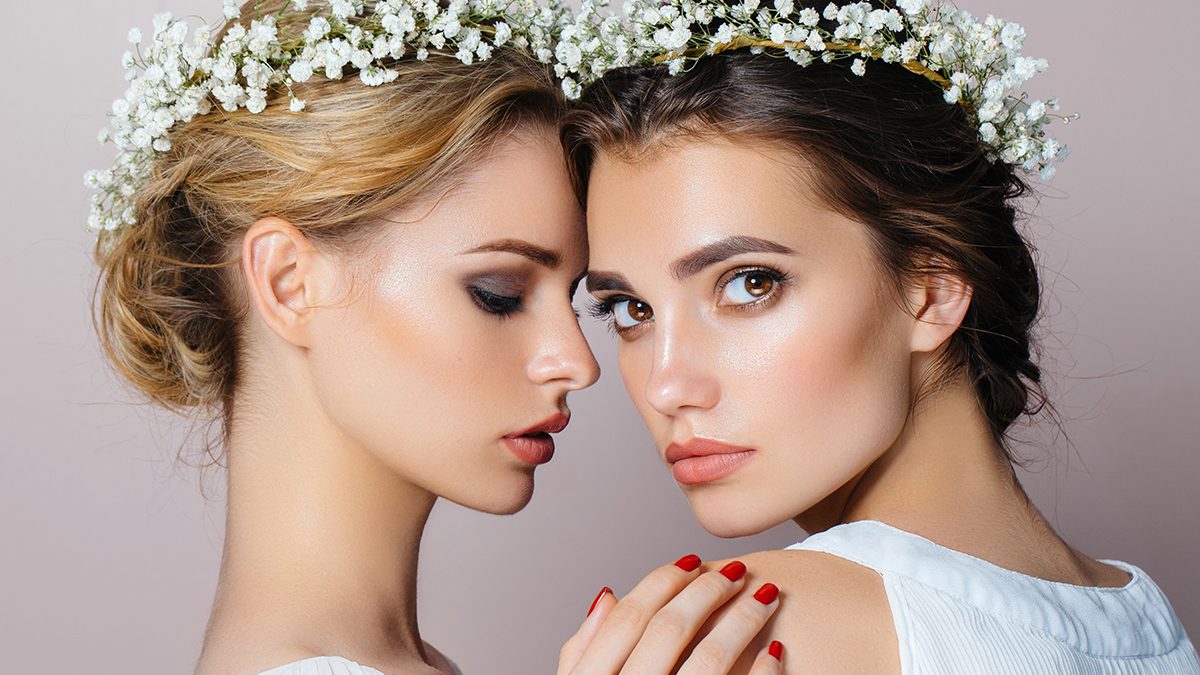 Estos son los 11 peinados sencillos para invitadas de boda sencillos y para hacerte hasta tú misma