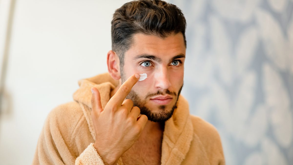 Tips de rutina facial para el hombre de 2026