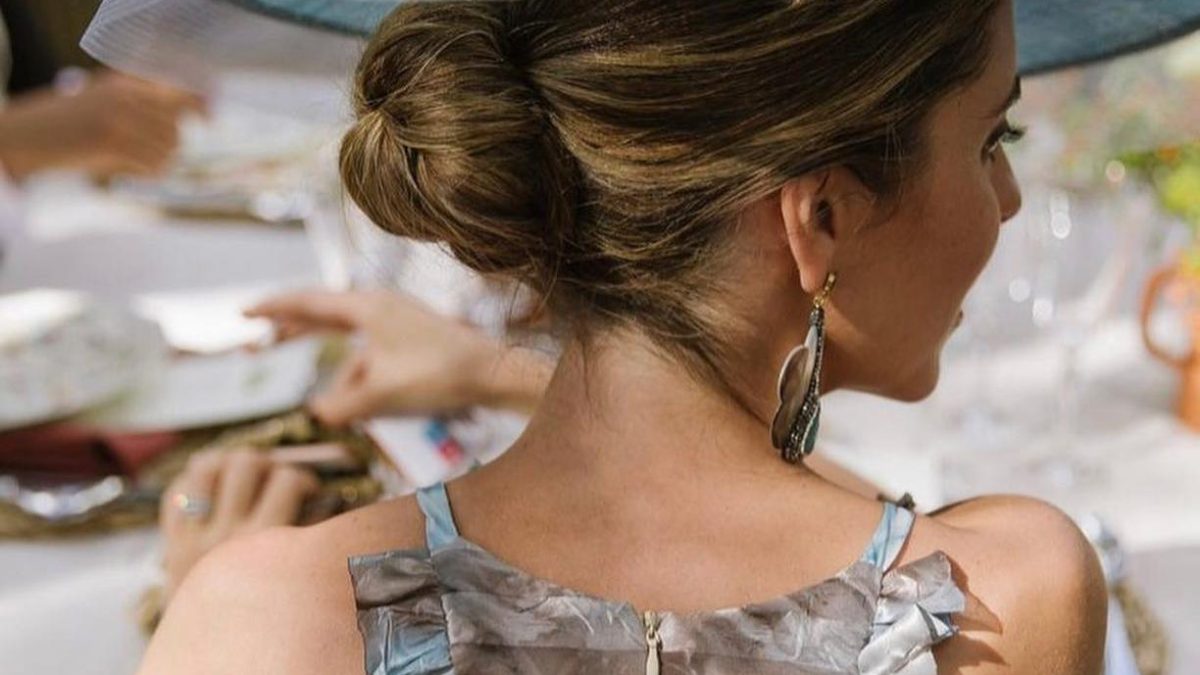 Los mejores recogidos bajos para invitadas de boda de este año