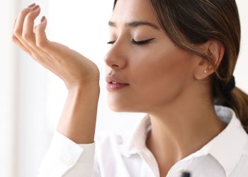 Estos son los mejores perfumes para mujer joven