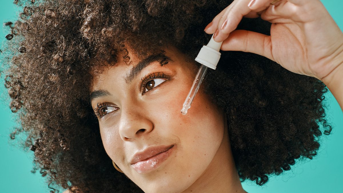 ¿Se puede usar ácido hialurónico y retinol juntos? Los expertos responden