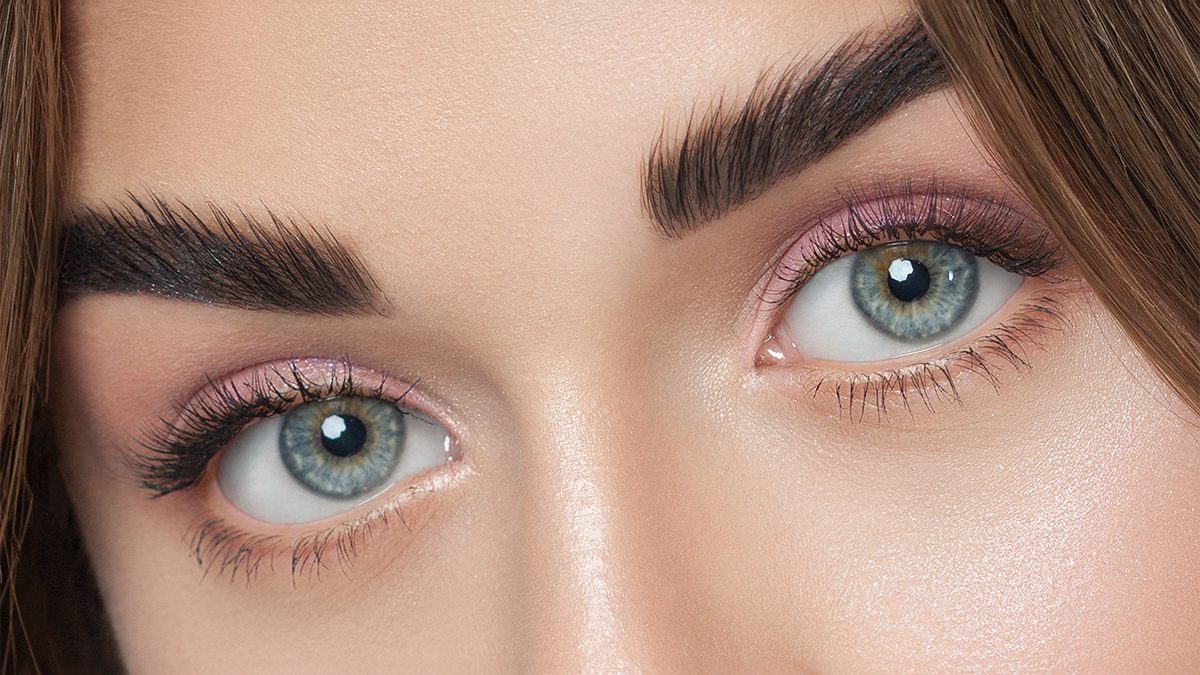 Cejas decoloradas, el paso a paso de la tendencia más atrevida en 2026