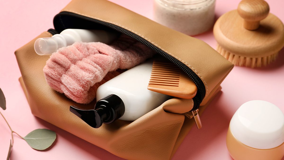 12 productos básicos que no pueden faltar en tu neceser de viaje
