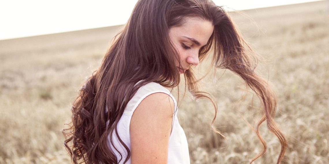 Mousy hair: así son las mechas en pelo castaño oscuro