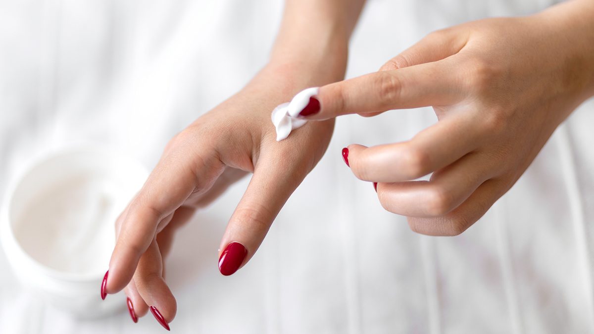 Quitaesmalte en crema: qué es y cómo usarlo paso a paso