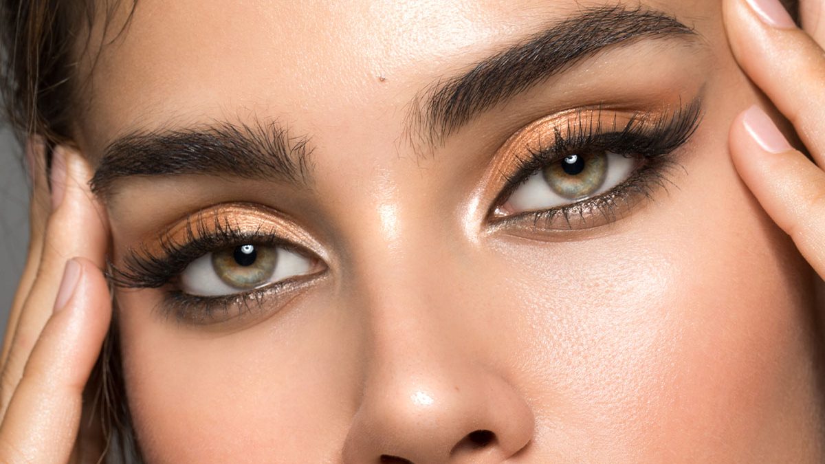 Cómo depilar tus cejas para encontrar la forma que mejor te queda: consejos de experto