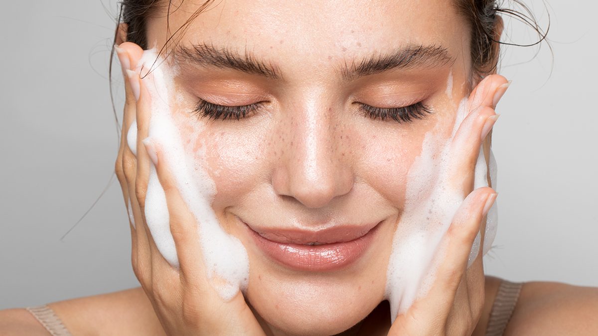 Los 19 mejores limpiadores faciales para piel mixta