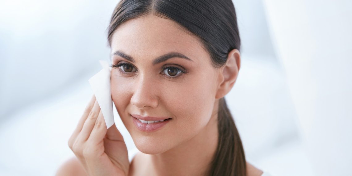 5 consejos para quitar el maquillaje del rostro correctamente