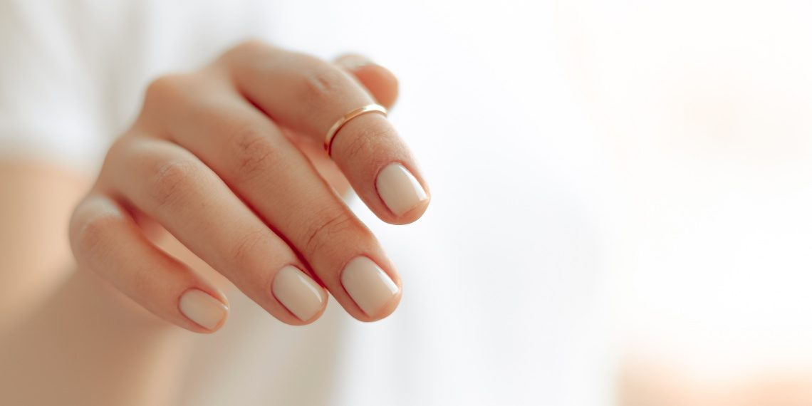 Ideas en tendencia para uñas cortas decoradas elegantes y sencillas