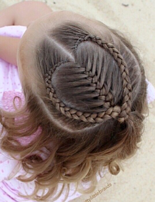 Toma nota de los mejores peinados con trenzas para las niñas