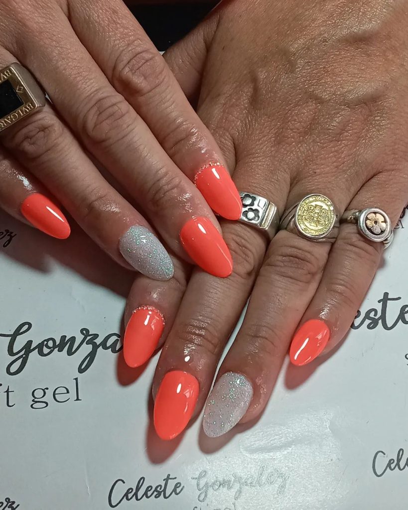 Estas son las mejores ideas de uñas de color coral.