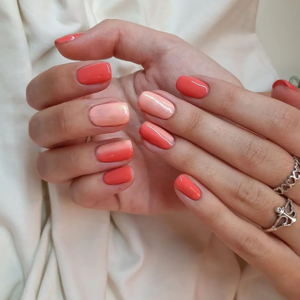 Estas son las mejores ideas de uñas de color coral.