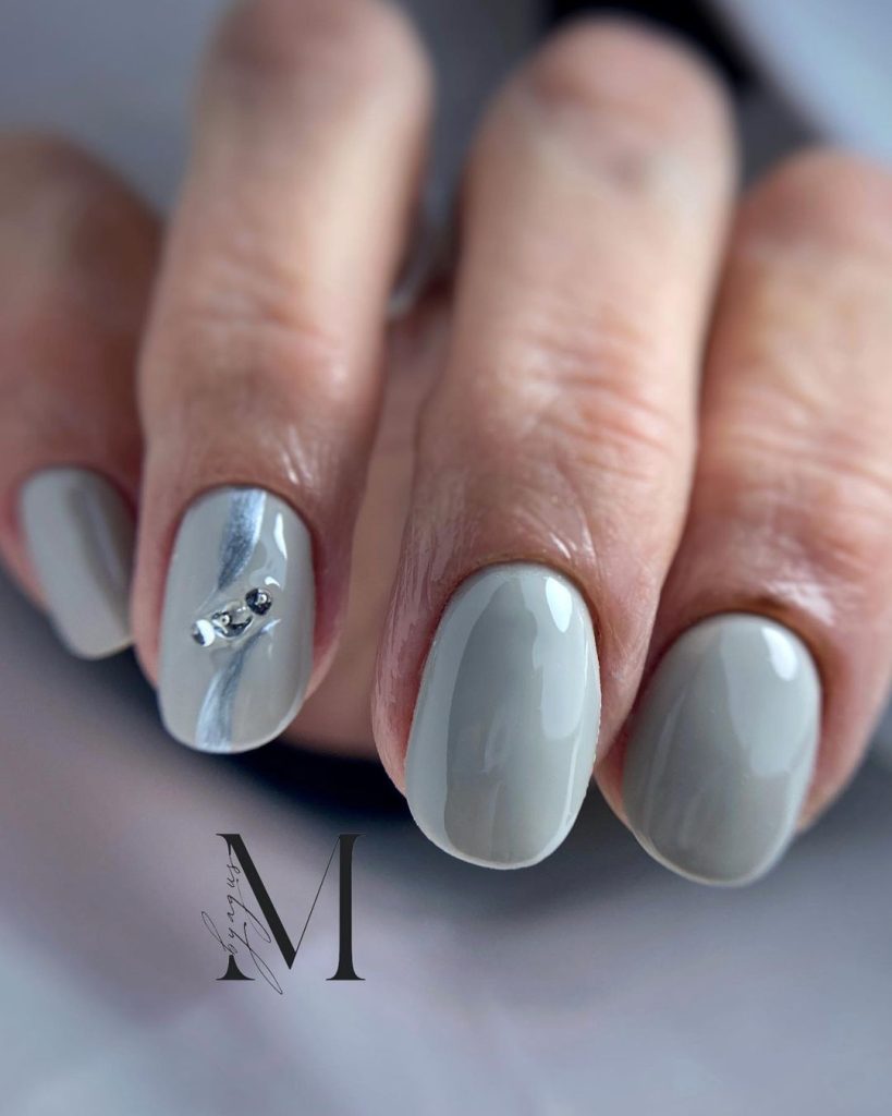 Estas son las mejores ideas de uñas en gris