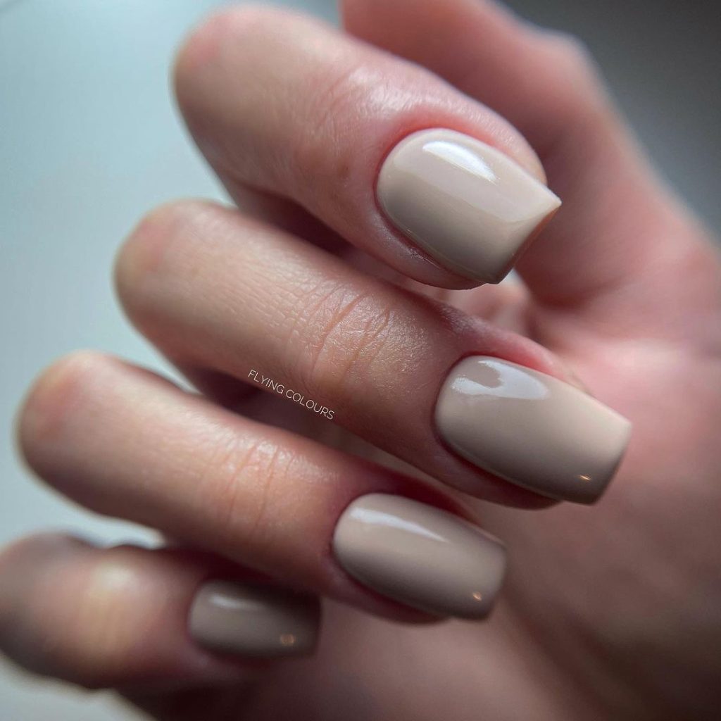 Ideas para tu manicura: uñas en color beige