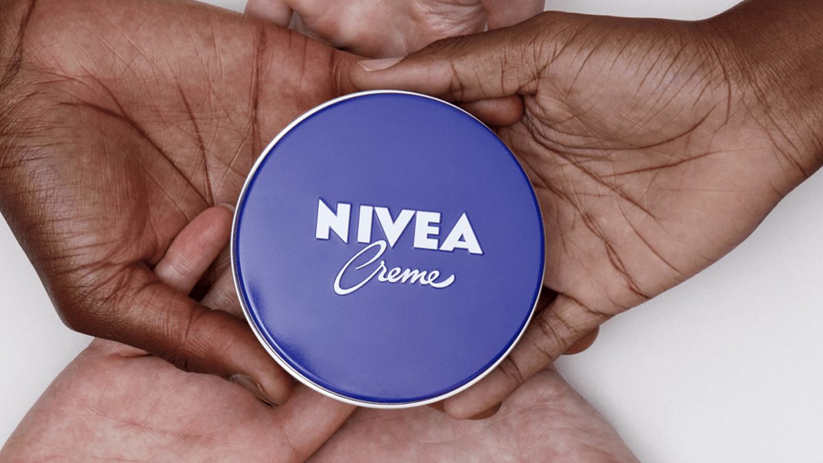 Usos de la crema Nivea de lata azul que quizás no conocías (y deberías)