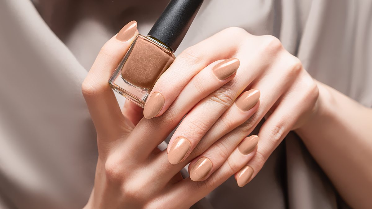 Ideas de uñas en color beige: bonitas y elegantes