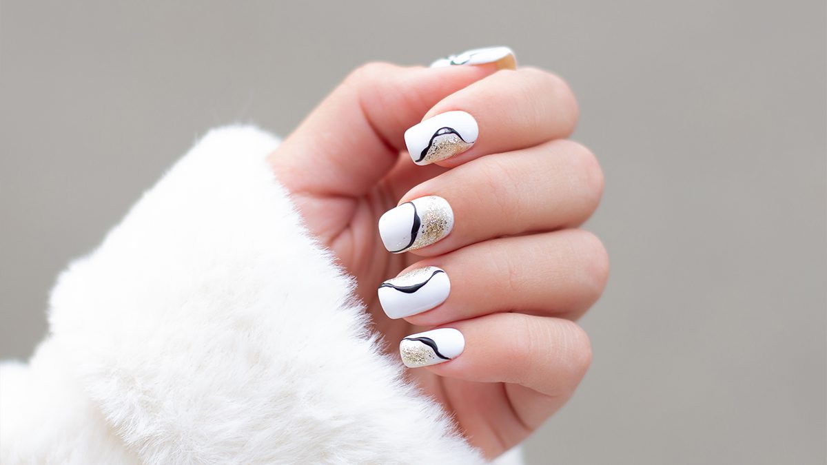 Las uñas blancas son la mejor tendencia de 2026