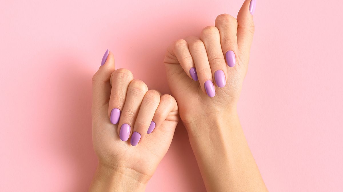 Las mejores ideas para uñas lila que te inspirarán para tu próxima manicura