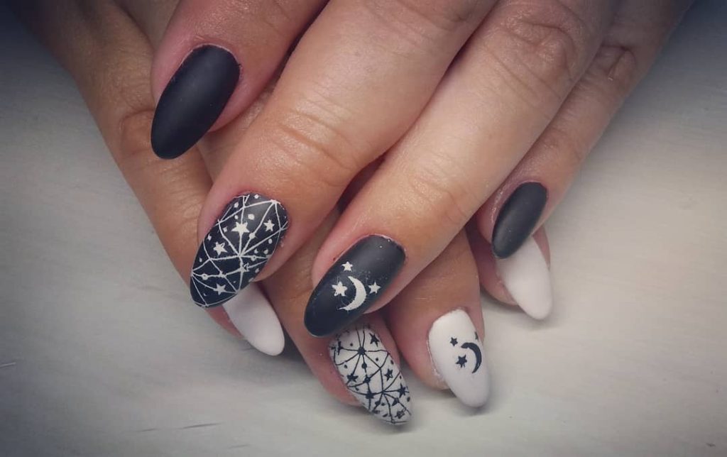 Estas son las mejores ideas de uñas negro mate