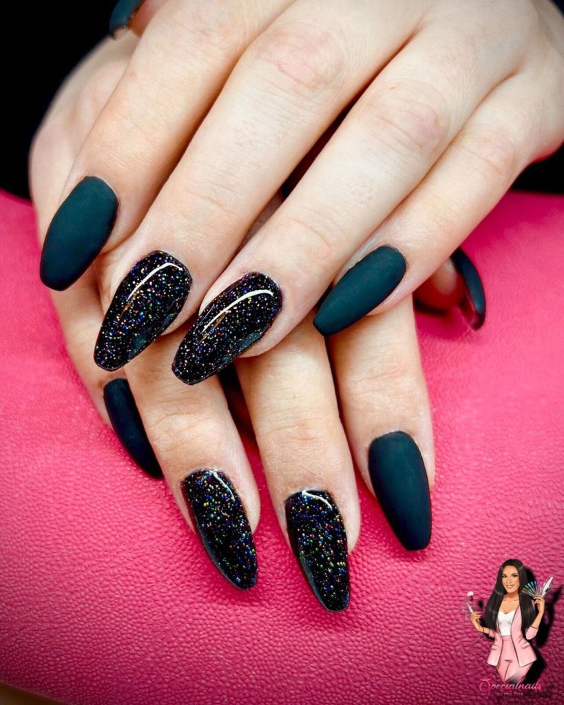 Estas son las mejores ideas de uñas negro mate
