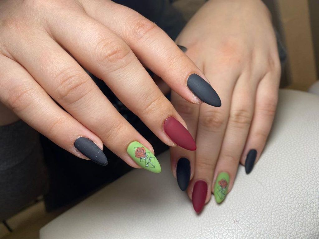 Estas son las mejores ideas de uñas negro mate