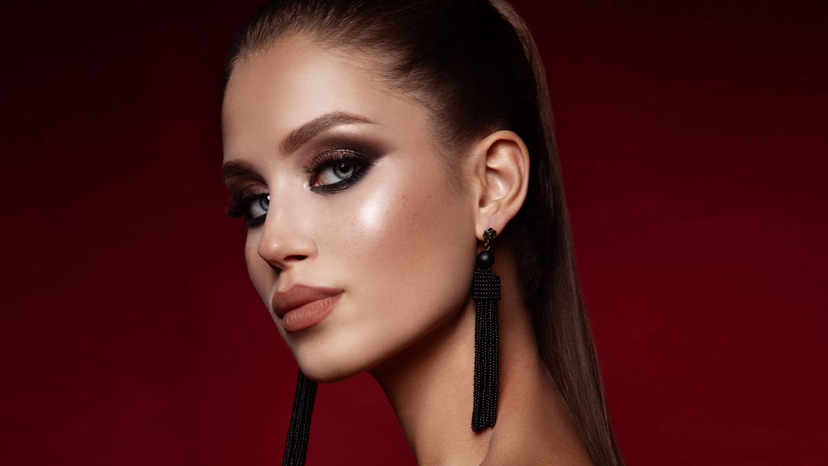 ¿Vas de rojo? Qué maquillajes resaltarán con tu vestido
