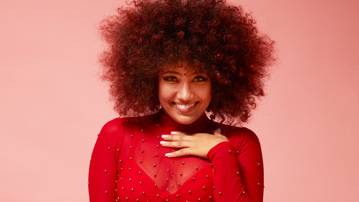 Color de cabello para piel morena: los 8 tonos más favorecedores de 2026 que recomiendan los expertos