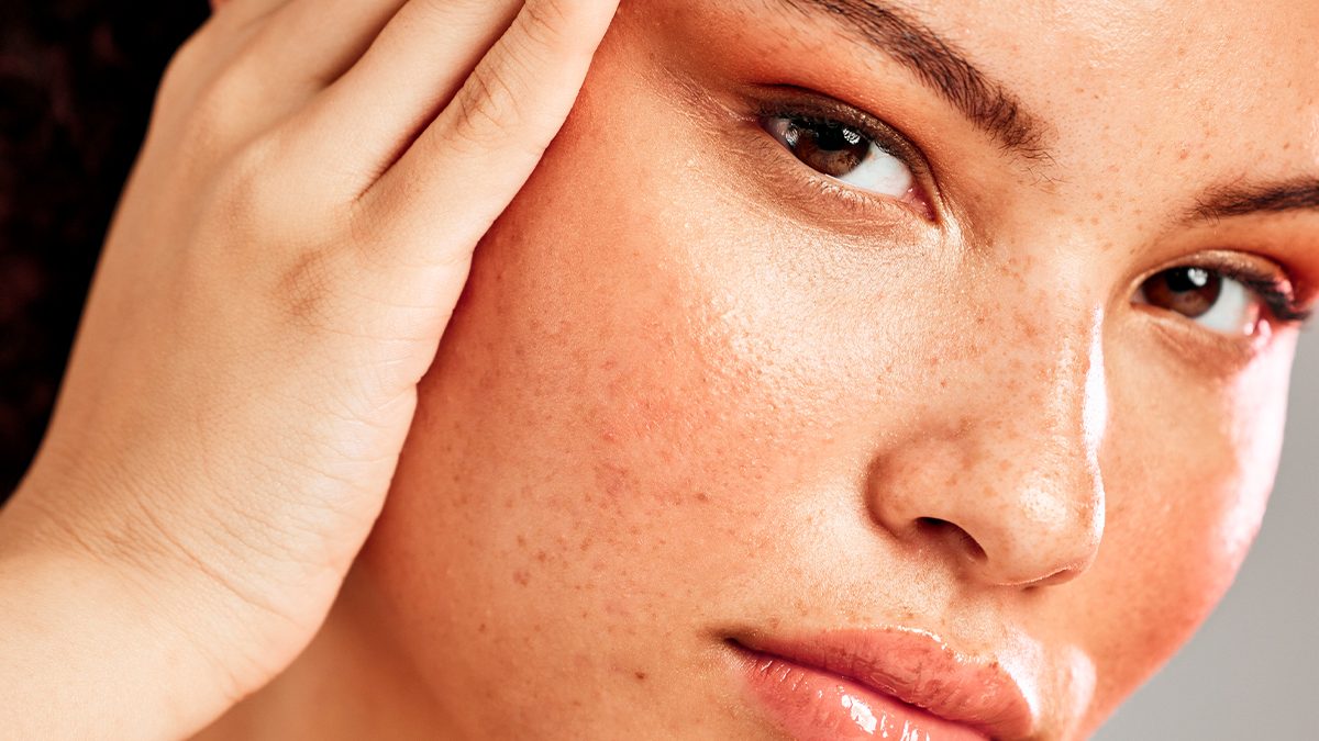 Trucos para quitarte las manchas de tinte de la piel según los mejores expertos
