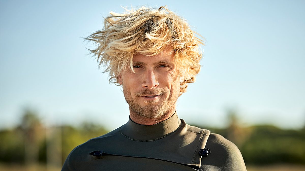 Trucos para hacer las mejores mechas rubias para hombre
