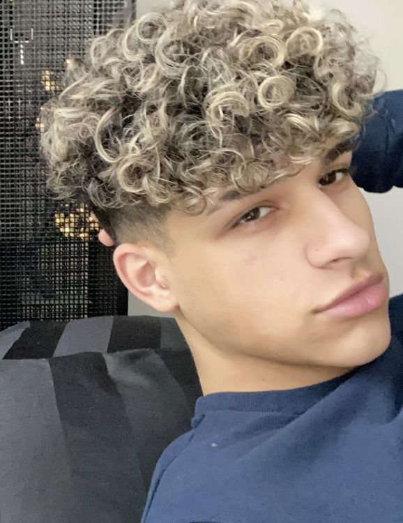Las mechas de rubio platino que quieren los famosos