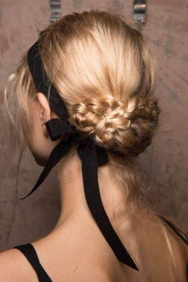 Estos son los mejores peinados con lazos que mejor sientan a las chicas más elegantes.