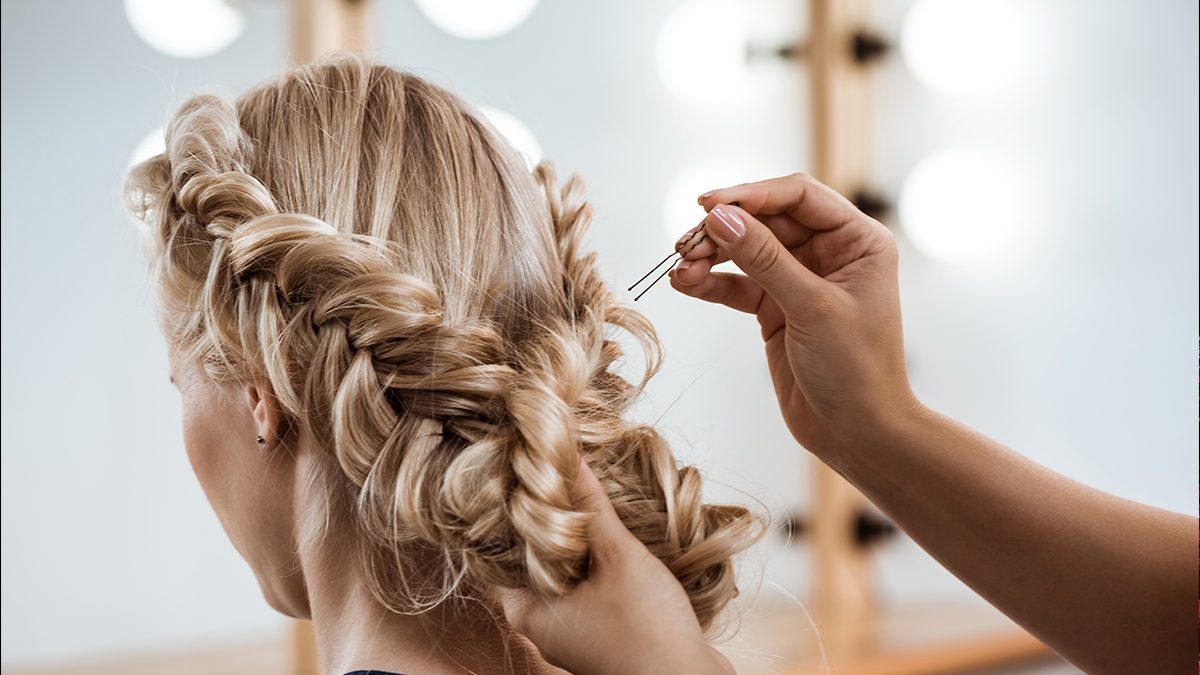 Los mejores semirecogidos para ser la invitada de boda perfecta en 2026