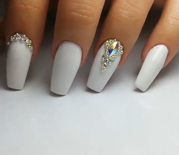 Estas ideas de uñas blancas triunfan