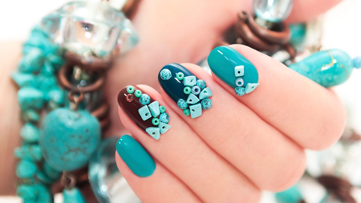 Las uñas turquesa nos tienen enamoradas: ideas de manicura súper sencillas